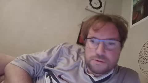 Snapshot of robinouhot chatting on March 6, 2:41 am robinouhot online show from March 6, 2:41 am