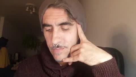 Snapshot of robynhotchilli chatting on December 4, 1:59 am robynhotchilli online show from December 4, 1:59 am