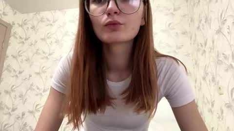 robynsentinella online show from December 1, 7:35 am