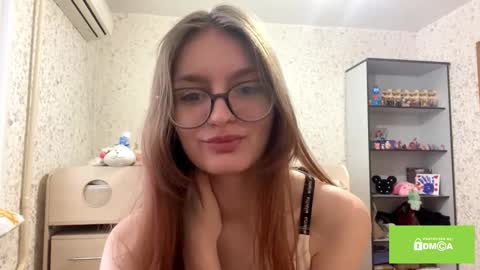 robynsentinella online show from February 6, 4:39 am