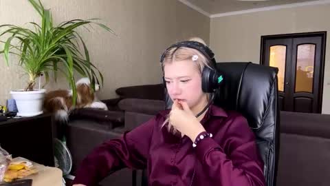 Anny online show from February 4, 10:21 am