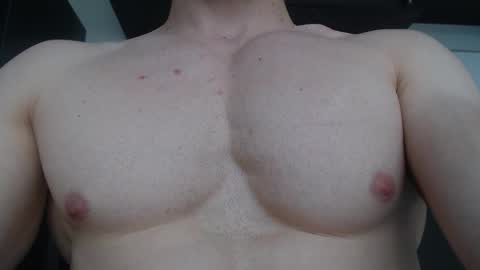 rocky muscle online show from December 3, 3:32 pm