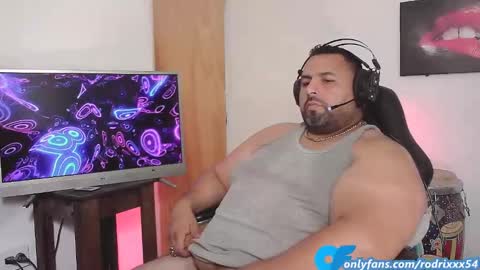 Snapshot of rodrixxx54 chatting on January 15, 1:23 am rodrixxx54 online show from January 15, 1:23 am