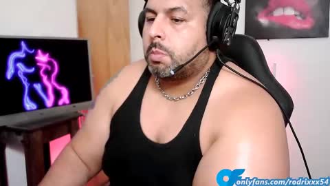 Snapshot of rodrixxx54 chatting on February 10, 12:19 am rodrixxx54 online show from February 10, 12:19 am
