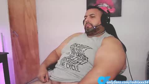 Snapshot of rodrixxx54 chatting on March 11, 8:53 pm rodrixxx54 online show from March 11, 8:53 pm