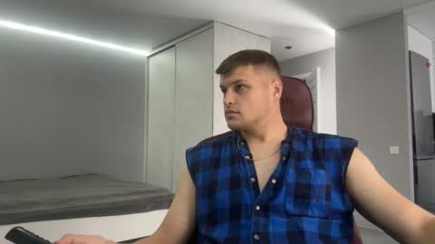 roguetitan6 online show from November 9, 9:07 am