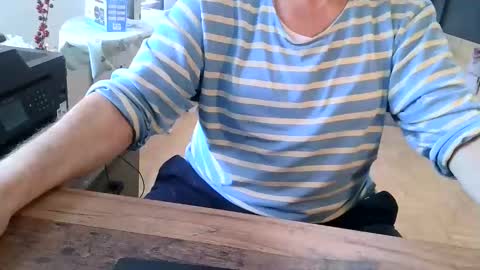 Snapshot of rolandloser1000 chatting on December 17, 9:07 am rolandloser1000 online show from December 17, 9:07 am