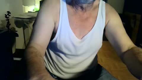 Snapshot of rolandloser1000 chatting on January 11, 6:01 pm rolandloser1000 online show from January 11, 6:01 pm