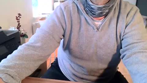 Snapshot of rolandloser1000 chatting on January 16, 9:48 am rolandloser1000 online show from January 16, 9:48 am