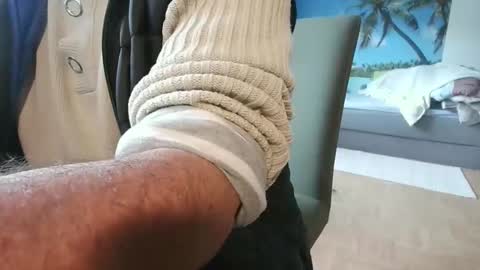 Snapshot of rolandloser1000 chatting on October 17, 9:56 am rolandloser1000 online show from October 17, 9:56 am