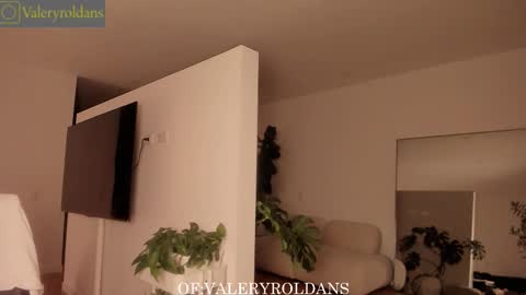 Snapshot of roldansvalery chatting on November 11, 2:33 am Valery Roldans online show from November 11, 2:33 am