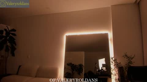 Snapshot of roldansvalery chatting on November 29, 4:26 am Valery Roldans online show from November 29, 4:26 am