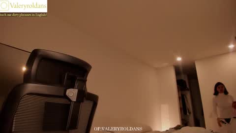 Valery Roldans online show from February 21, 1:17 am