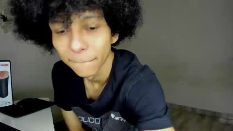 Snapshot of rolling_05 chatting on December 14, 2:50 am rolling_05 online show from December 14, 2:50 am