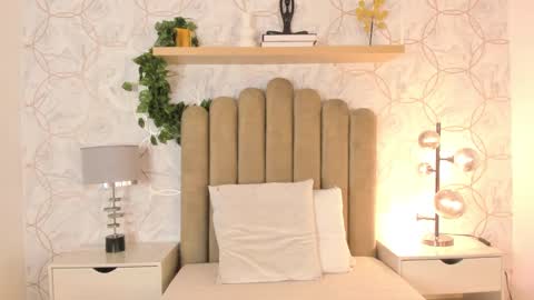 Snapshot of roma_love_ chatting on December 19, 1:07 pm online show from December 19, 1:07 pm