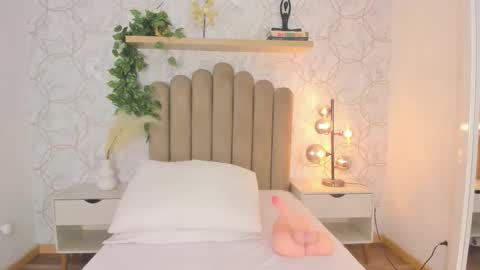 Snapshot of roma_love_ chatting on November 29, 12:41 pm online show from November 29, 12:41 pm