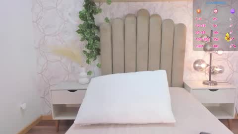 Snapshot of roma_love_ chatting on December 14, 11:59 am online show from December 14, 11:59 am