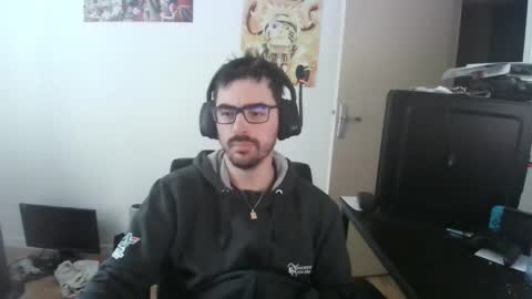 Snapshot of romainb72 chatting on December 16, 8:52 am romainb72 online show from December 16, 8:52 am