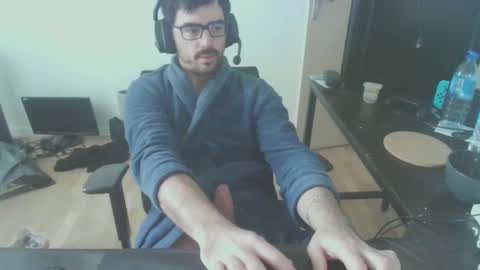 Snapshot of romainb72 chatting on January 29, 10:16 am romainb72 online show from January 29, 10:16 am