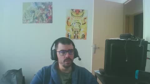 Snapshot of romainb72 chatting on March 5, 9:05 am romainb72 online show from March 5, 9:05 am