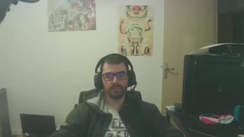 Snapshot of romainb72 chatting on March 9, 8:31 pm romainb72 online show from March 9, 8:31 pm