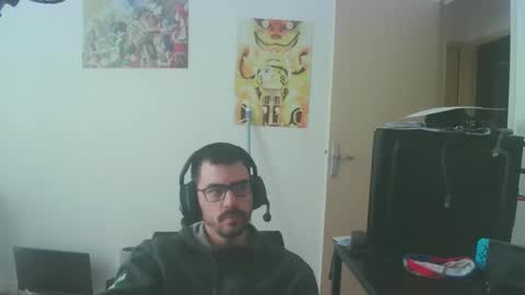 Snapshot of romainb72 chatting on March 10, 8:37 am romainb72 online show from March 10, 8:37 am