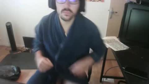 Snapshot of romainb72 chatting on December 4, 8:01 am romainb72 online show from December 4, 8:01 am