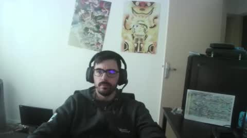 Snapshot of romainb72 chatting on December 16, 8:19 am romainb72 online show from December 16, 8:19 am