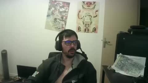 Snapshot of romainb72 chatting on December 17, 7:14 am romainb72 online show from December 17, 7:14 am