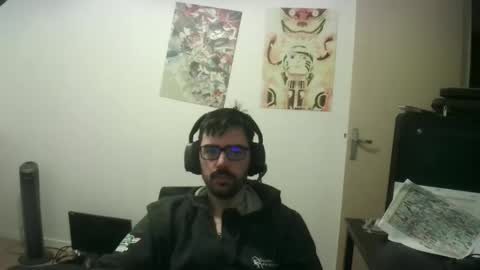 Snapshot of romainb72 chatting on December 18, 7:25 am romainb72 online show from December 18, 7:25 am