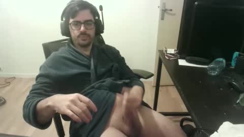 Snapshot of romainb72 chatting on February 5, 1:21 am romainb72 online show from February 5, 1:21 am