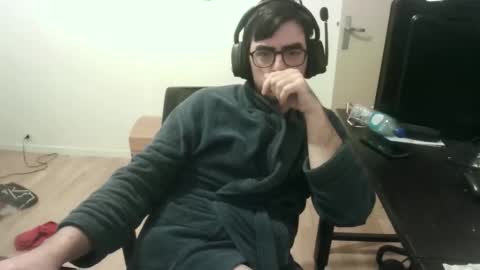 Snapshot of romainb72 chatting on February 8, 6:33 pm romainb72 online show from February 8, 6:33 pm