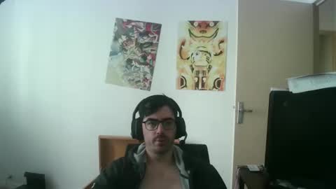 Snapshot of romainb72 chatting on February 27, 8:36 am romainb72 online show from February 27, 8:36 am