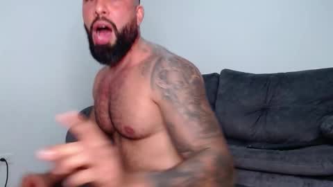 Snapshot of roman_muscle_ chatting on November 15, 10:04 pm Roman online show from November 15, 10:04 pm