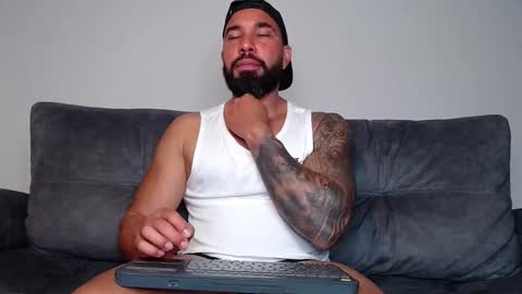 Snapshot of roman_muscle_ chatting on November 27, 9:39 pm Roman online show from November 27, 9:39 pm