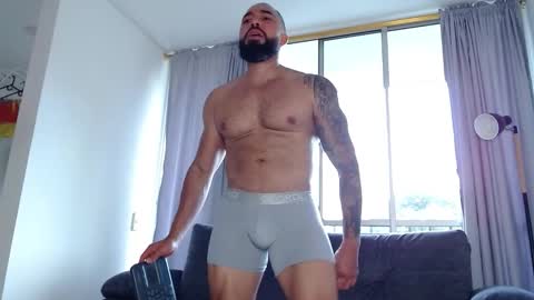 Snapshot of roman_muscle_ chatting on December 15, 10:14 pm Roman online show from December 15, 10:14 pm
