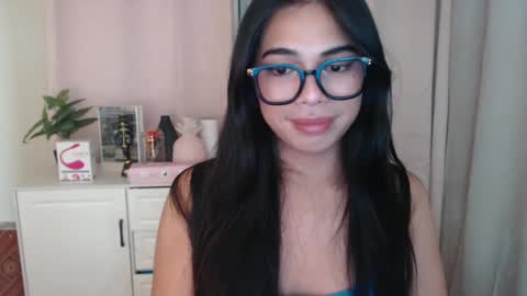 Snapshot of romantic_kath chatting on December 15, 3:20 pm KATH online show from December 15, 3:20 pm