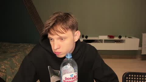 Snapshot of romeo_mercy chatting on December 11, 10:16 pm Romeo online show from December 11, 10:16 pm