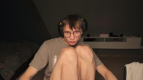 Snapshot of romeo_mercy chatting on December 19, 1:28 am Romeo online show from December 19, 1:28 am