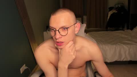 Snapshot of romeo_mercy chatting on January 19, 10:39 pm Romeo online show from January 19, 10:39 pm