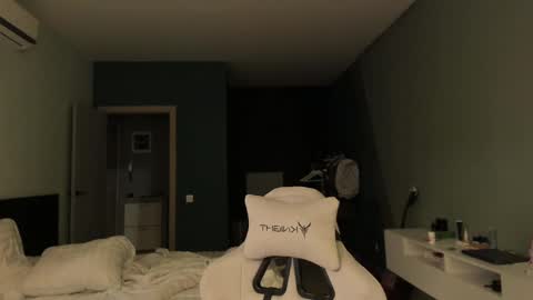 Snapshot of romeo_mercy chatting on February 10, 2:37 pm Romeo online show from February 10, 2:37 pm