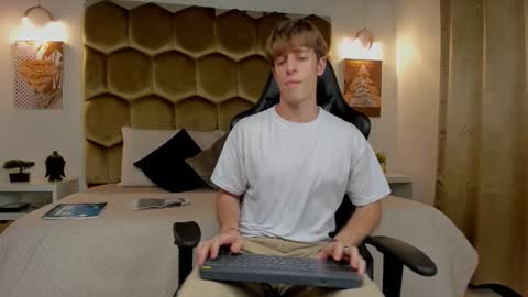 Romeo Ricci online show from February 17, 9:32 pm