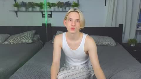 Snapshot of ron_vilsx chatting on November 21, 10:14 am ron vilsx online show from November 21, 10:14 am