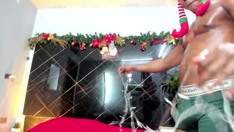 Snapshot of ronnie_777 chatting on December 2, 9:39 pm Ronnie 777 online show from December 2, 9:39 pm