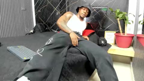 Snapshot of ronnie_777 chatting on March 1, 11:26 pm Ronnie 777 online show from March 1, 11:26 pm