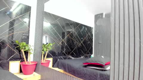 Snapshot of ronnie_777 chatting on March 6, 11:42 pm Ronnie 777 online show from March 6, 11:42 pm