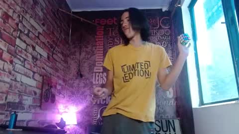 Snapshot of ronymiller_1 chatting on December 8, 4:39 pm RonyMiller 1 online show from December 8, 4:39 pm