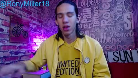 Snapshot of ronymiller_1 chatting on December 22, 1:22 pm RonyMiller 1 online show from December 22, 1:22 pm