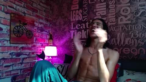 Snapshot of ronymiller_1 chatting on January 19, 6:32 pm RonyMiller 1 online show from January 19, 6:32 pm