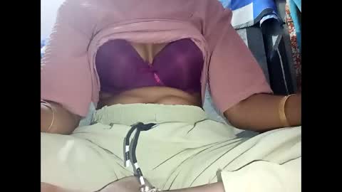 roop_sexy642 online show from April 17, 6:27 am